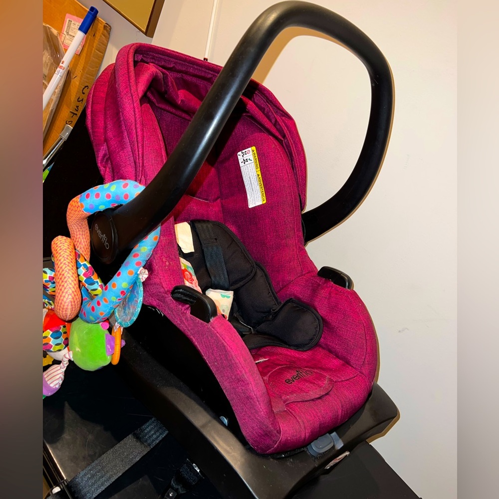 Car seat with base in perfect condition